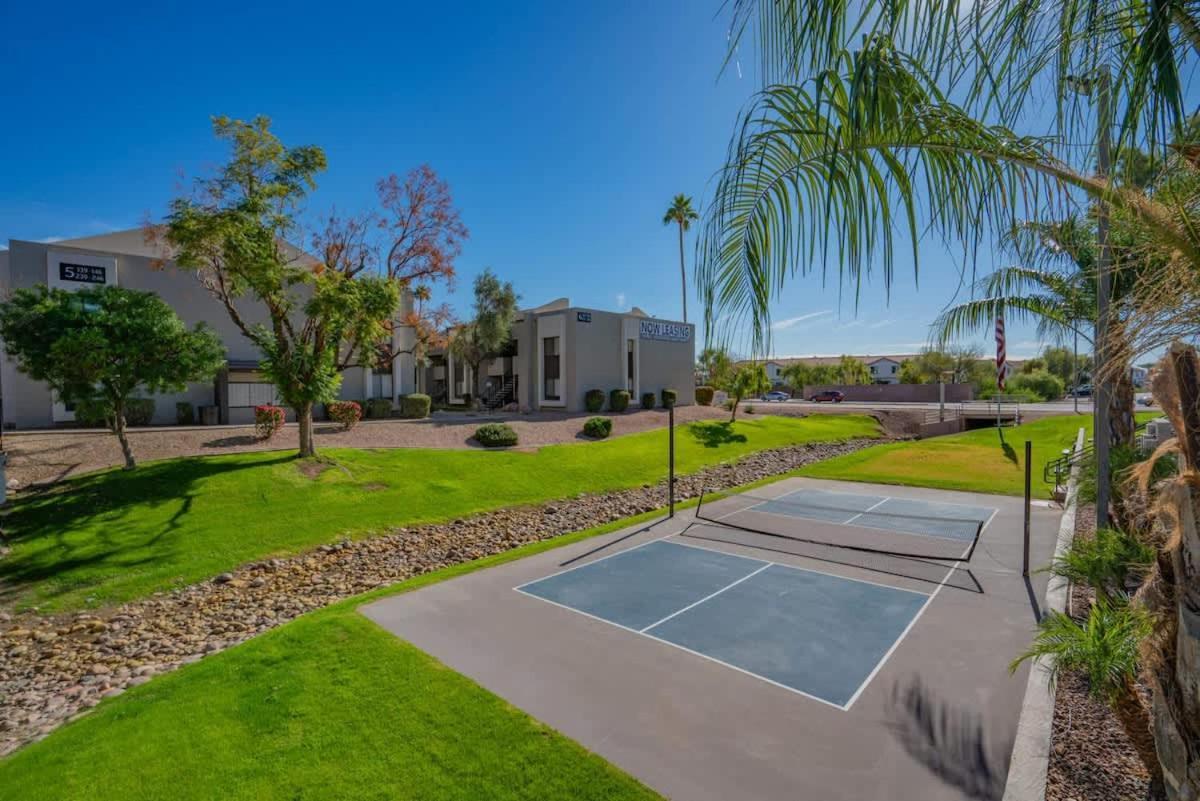 Modern 2Bd - Parking, Gym, Pool - Sleeps 8 - 5 Min Casino Apartment Scottsdale Exterior photo